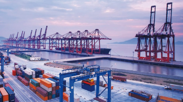 公司毗鄰長江，距長江重件碼頭3.5km，起吊能力1000t，適用于大型設備的制造和運輸