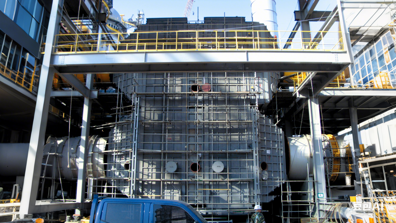 現(xiàn)代制鐵5250m³高爐熱風(fēng)爐雙預(yù)器