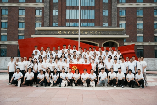 “蟹”力同心克時艱，精神鑄魂勇?lián)?，清風(fēng)護航促發(fā)展慶七一主題活動